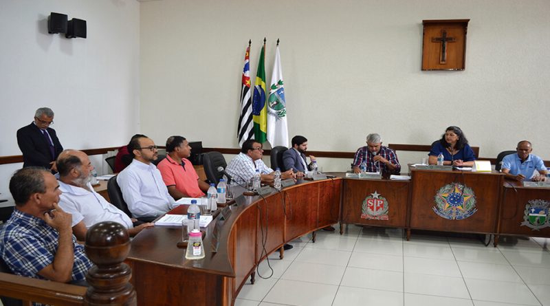 Cajuru em notícia: O ofício de renúncia foi lido em plenário sob os olhares atentos de todos os vereadores e do jurídico da Casa