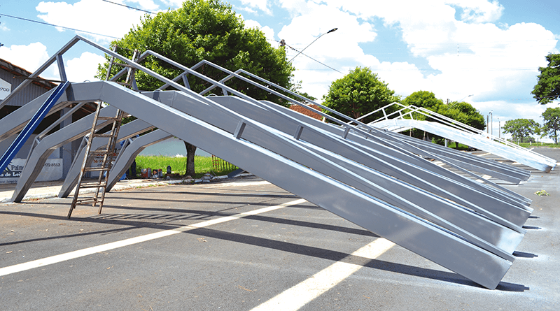 Com 6m30cm de altura, 10 metros de raio e mais de 10 mil quilos de ferro e concreto, os portais serão mais uma atração para quem chega na cidade