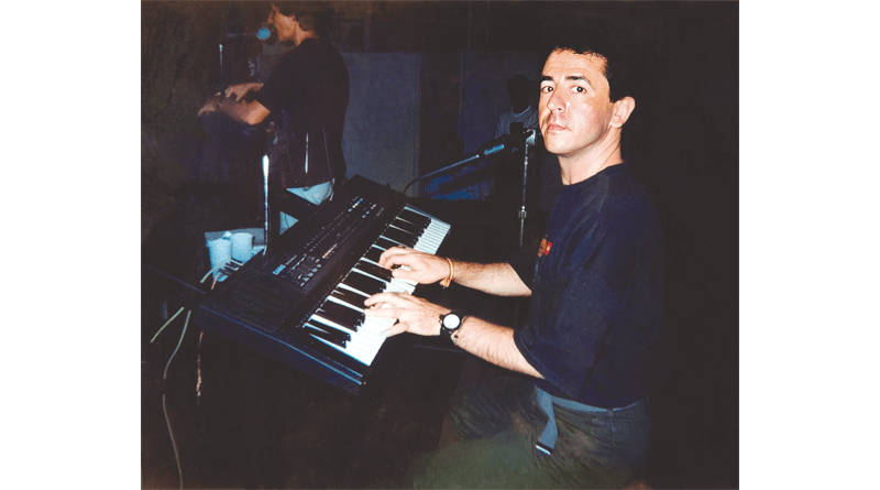 Esta imagem é o registro de quando o Frei Fabreti estava em plena produção de suas músicas, hoje conhecidas no Brasil inteiro, inclusive no exterior