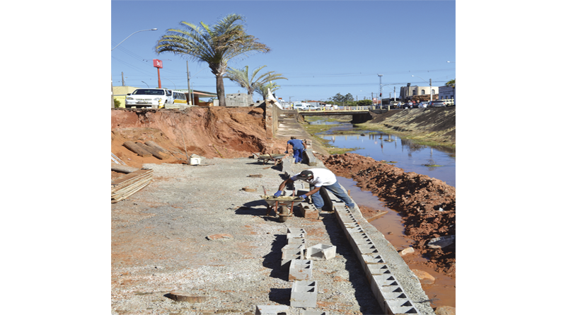 Começaram as obras de recuperação do córrego Cajuru