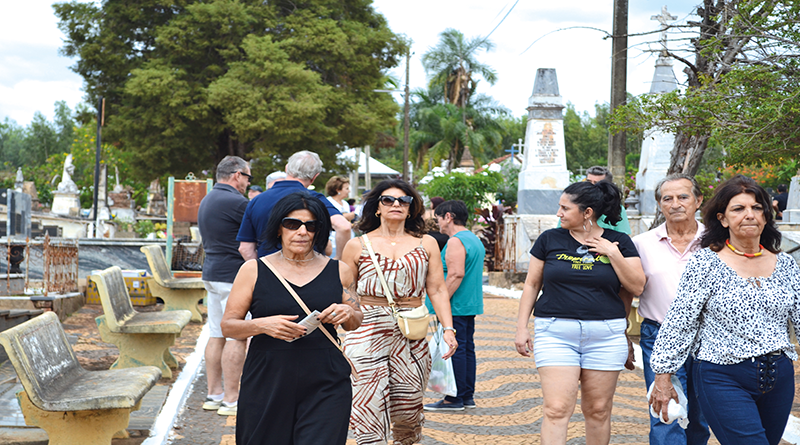 Cemitério teve boa frequência em finados