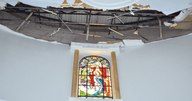 Parte do teto da Matiz caiu na noite de sábado