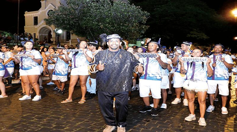 Depois de muitos ensaios mestre de bateria Dedê desfilou uma bateria cadênciada no ritmo do samba