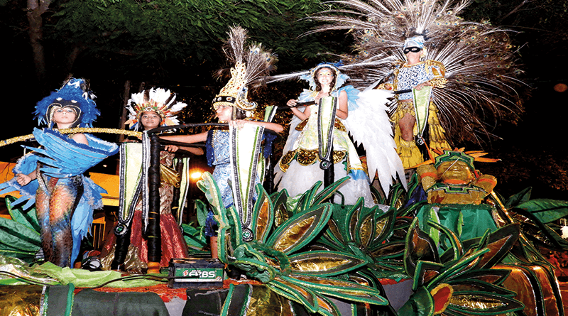 Na montagem dos três carros alegóricos a ordem foi o reaproveitamento de materiais dos desfiles anteriores